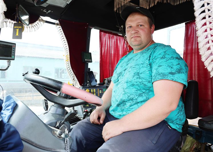 В Костюковичском районе активно идет заготовка кормов из трав первого укоса