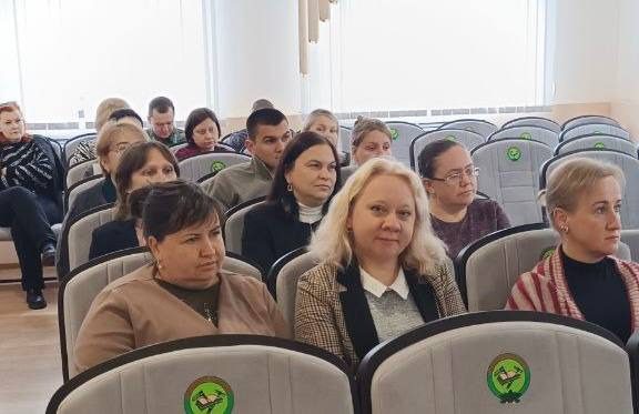 Социальную поддержку молодых семей обсудили в Костюковичском лесхозе