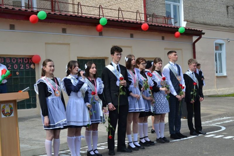 Самый радостный и долгожданный – последний звонок в средней школе № 1