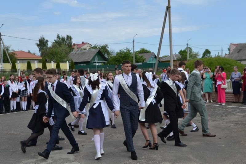Самый радостный и долгожданный – последний звонок в средней школе № 1