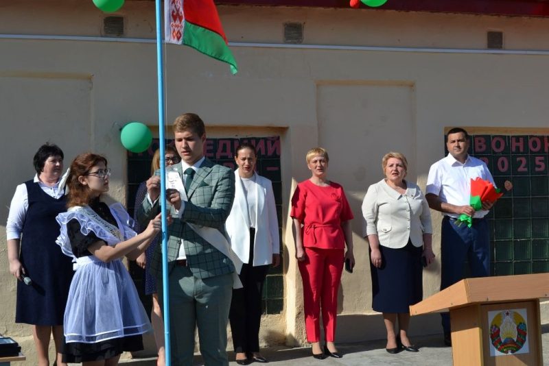 Самый радостный и долгожданный – последний звонок в средней школе № 1