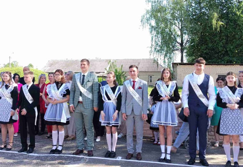 Их звездный час! Во взрослую жизнь отправились выпускники средней школы №1