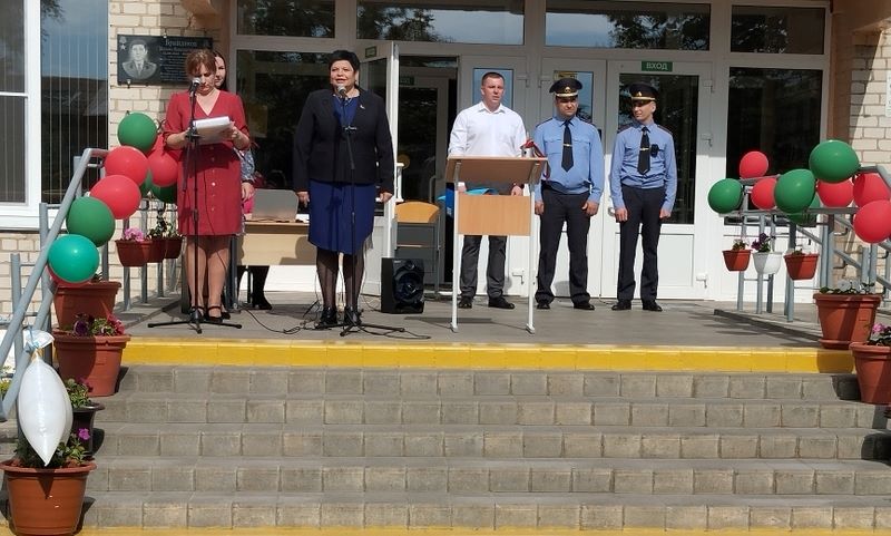 Спасибо, школа! Последний звонок прозвенел в Муринборской средней школе