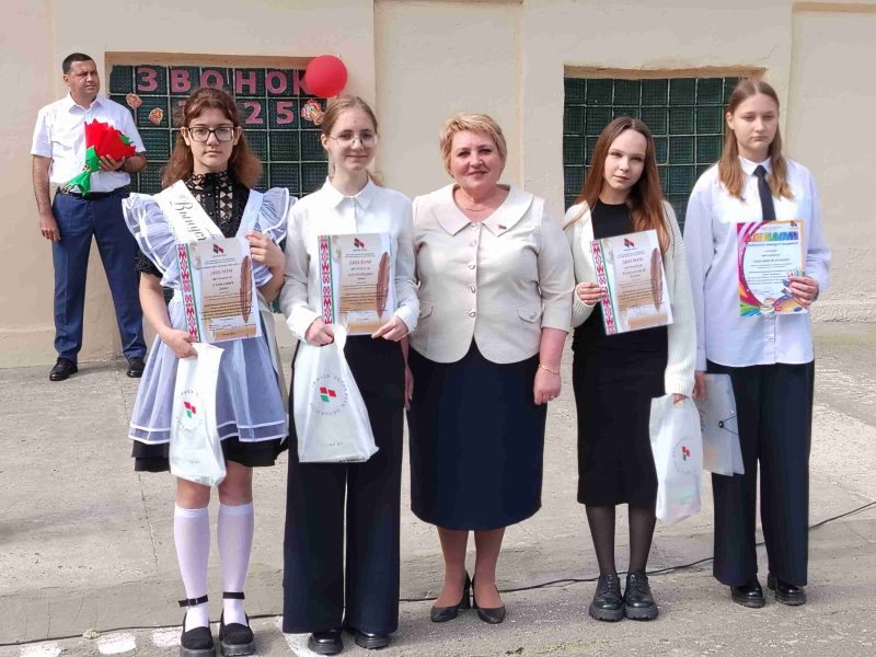 Их звездный час! Во взрослую жизнь отправились выпускники средней школы №1