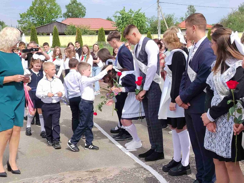 Их звездный час! Во взрослую жизнь отправились выпускники средней школы №1