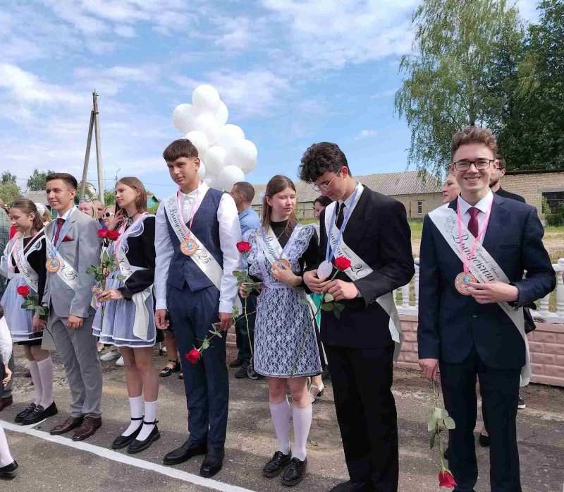 Их звездный час! Во взрослую жизнь отправились выпускники средней школы №1
