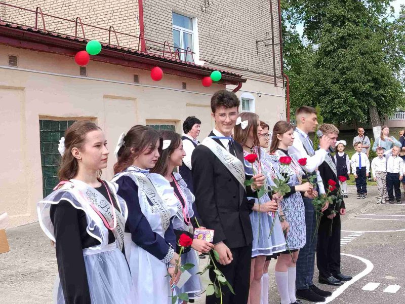 Их звездный час! Во взрослую жизнь отправились выпускники средней школы №1