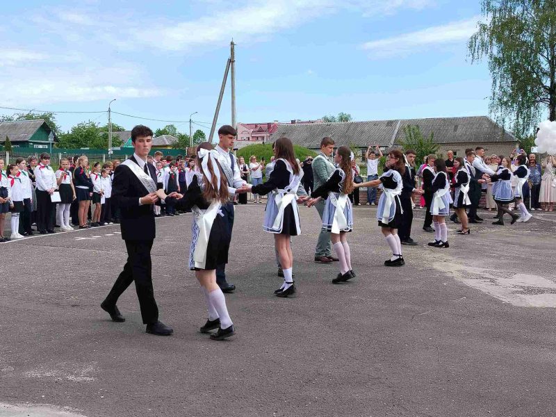 Их звездный час! Во взрослую жизнь отправились выпускники средней школы №1