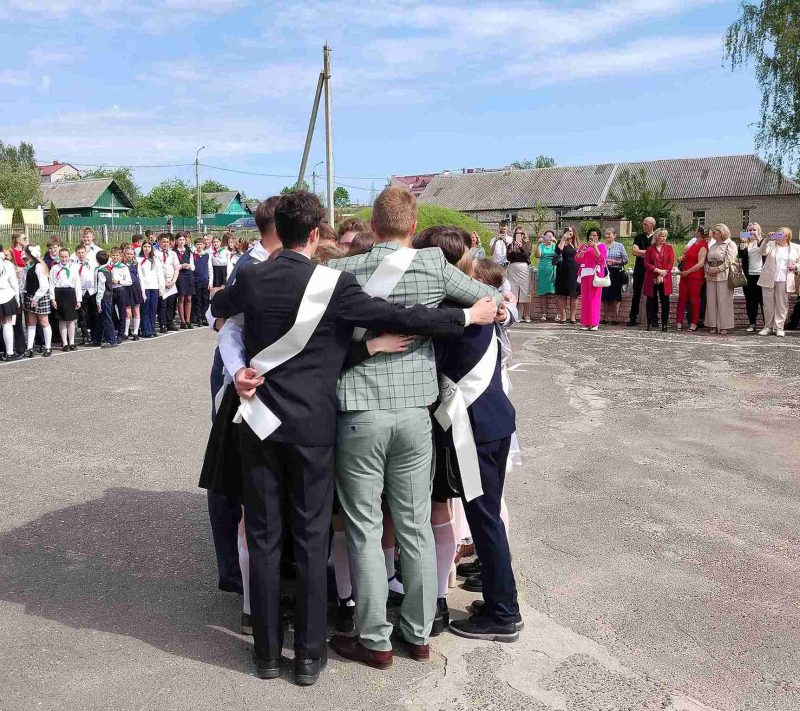 Их звездный час! Во взрослую жизнь отправились выпускники средней школы №1