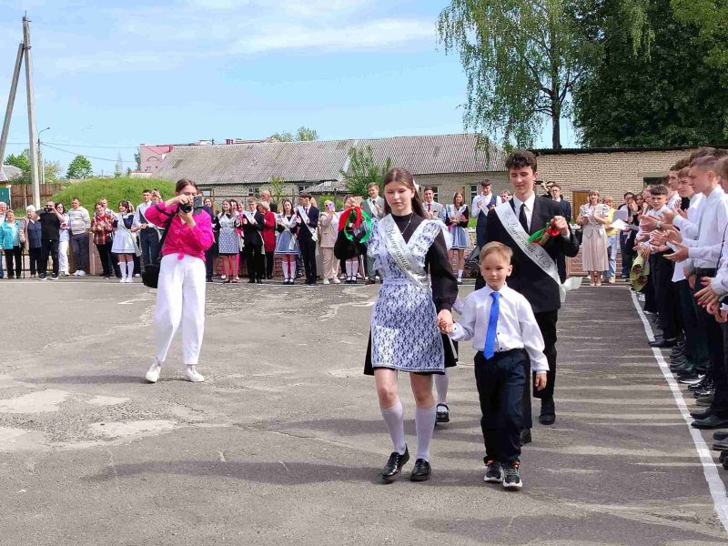 Их звездный час! Во взрослую жизнь отправились выпускники средней школы №1