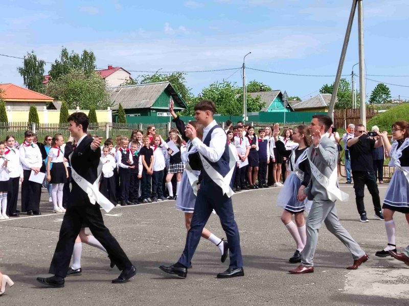 Их звездный час! Во взрослую жизнь отправились выпускники средней школы №1