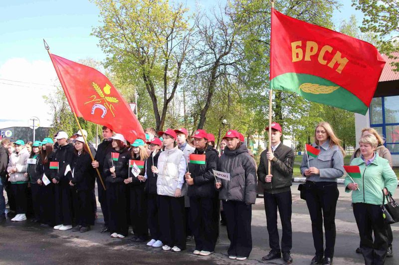 С Первомаем! Митинг в честь Праздника труда прошел в Костюковичах