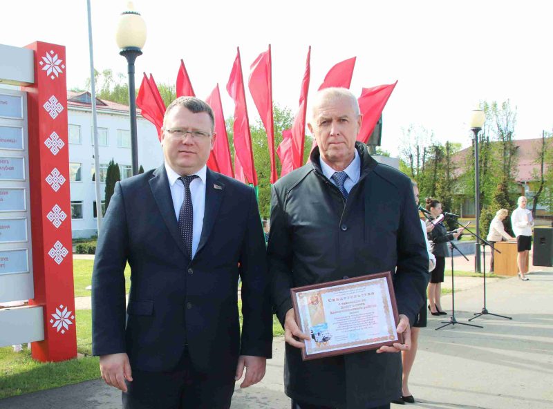 С Первомаем! Митинг в честь Праздника труда прошел в Костюковичах