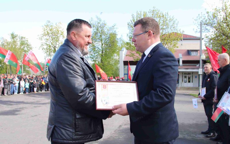 С Первомаем! Митинг в честь Праздника труда прошел в Костюковичах