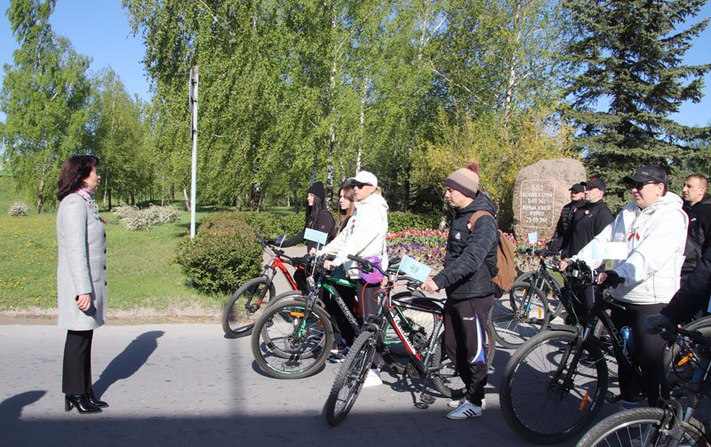 Заводчане приняли участие в велопробеге-экскурсии по местам боевой славы и воинским захоронениям