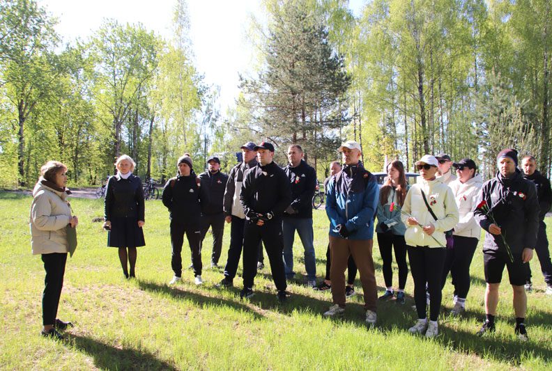 Заводчане приняли участие в велопробеге-экскурсии по местам боевой славы и воинским захоронениям