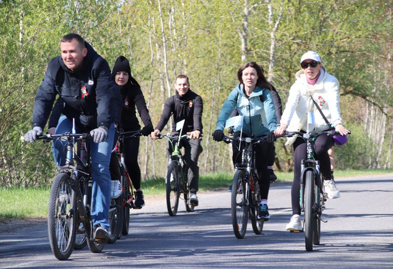 Заводчане приняли участие в велопробеге-экскурсии по местам боевой славы и воинским захоронениям