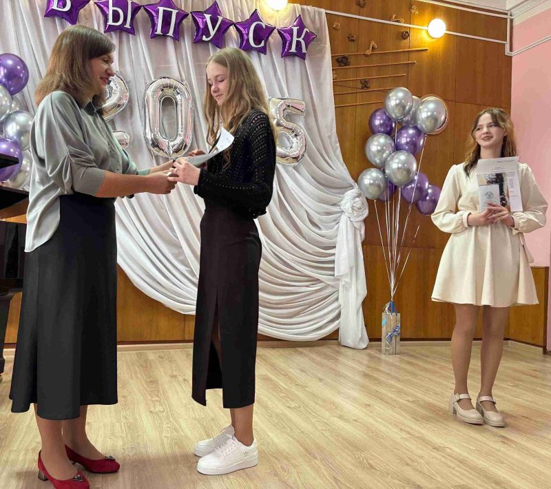 Фотофакт. Трогательный выпускной вечер в детской школе искусств