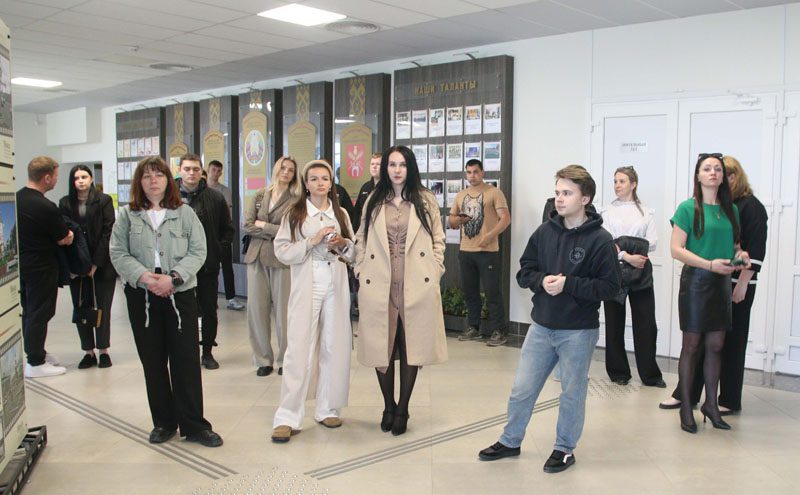 В Костюковичах открылась передвижная выставка, посвященная 80-летию Великой Победы «Беларусь непобедимая»