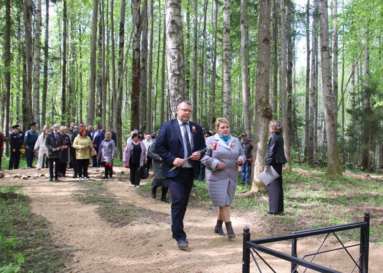 7 мая в деревне Осов открыли памятный знак в честь партизанского отряда № 45 «За Родину» 7 мая в деревне Осов открыли памятный знак в честь партизанского отряда № 45 «За Родину»