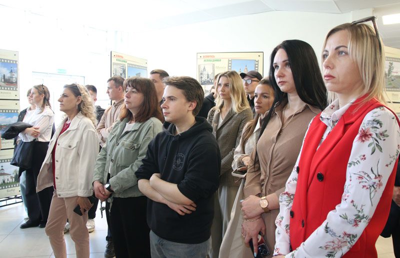 В Костюковичах открылась передвижная выставка, посвященная 80-летию Великой Победы «Беларусь непобедимая»