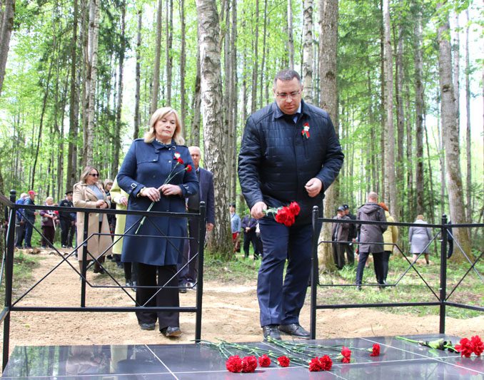 7 мая в деревне Осов открыли памятный знак в честь партизанского отряда № 45 «За Родину» 7 мая в деревне Осов открыли памятный знак в честь партизанского отряда № 45 «За Родину»