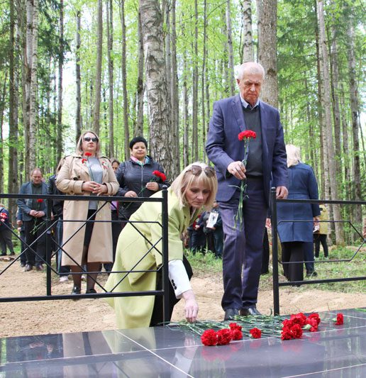 7 мая в деревне Осов открыли памятный знак в честь партизанского отряда № 45 «За Родину» 7 мая в деревне Осов открыли памятный знак в честь партизанского отряда № 45 «За Родину»