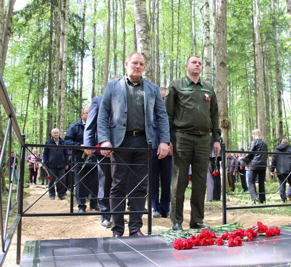 7 мая в деревне Осов открыли памятный знак в честь партизанского отряда № 45 «За Родину» 7 мая в деревне Осов открыли памятный знак в честь партизанского отряда № 45 «За Родину»