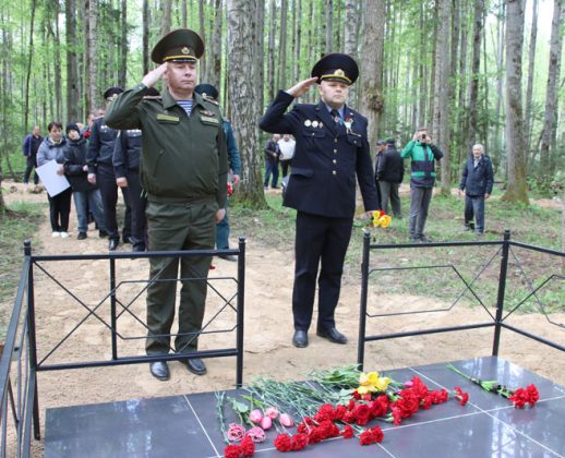 7 мая в деревне Осов открыли памятный знак в честь партизанского отряда № 45 «За Родину»