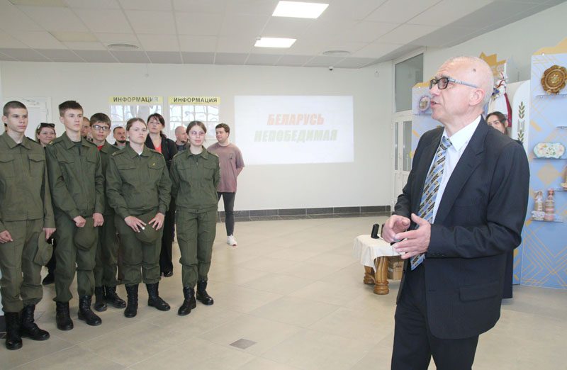 В Костюковичах открылась передвижная выставка, посвященная 80-летию Великой Победы «Беларусь непобедимая»