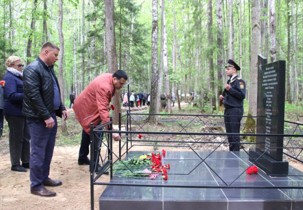 7 мая в деревне Осов открыли памятный знак в честь партизанского отряда № 45 «За Родину»