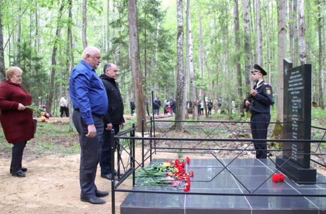 7 мая в деревне Осов открыли памятный знак в честь партизанского отряда № 45 «За Родину»