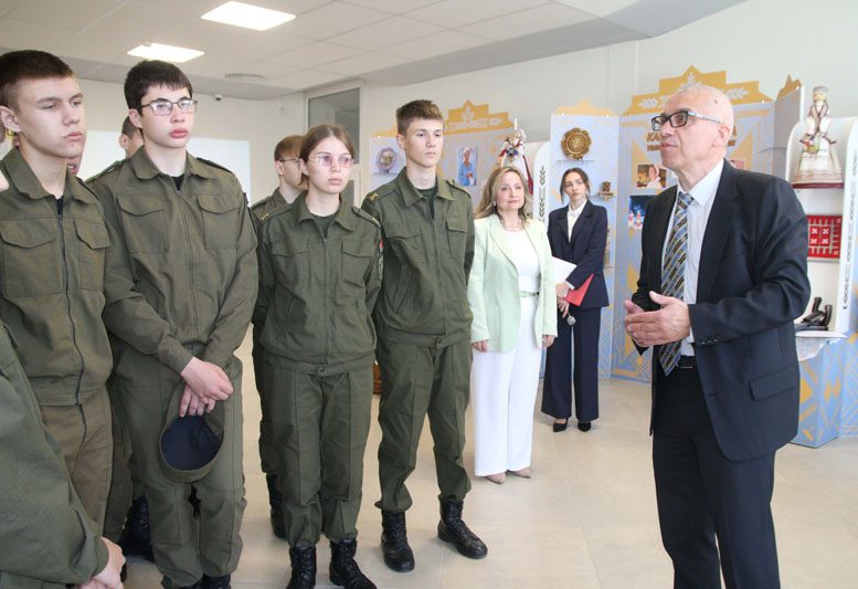 В Костюковичах открылась передвижная выставка, посвященная 80-летию Великой Победы «Беларусь непобедимая»