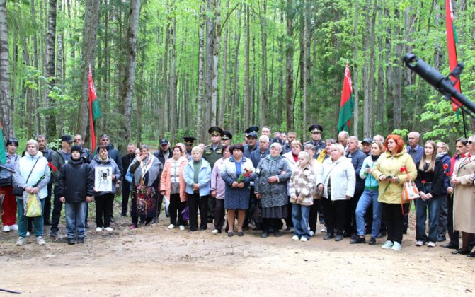 7 мая в деревне Осов открыли памятный знак в честь партизанского отряда № 45 «За Родину»