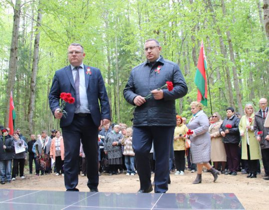 7 мая в деревне Осов открыли памятный знак в честь партизанского отряда № 45 «За Родину»