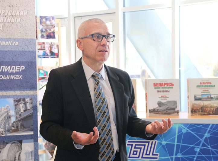 В Костюковичах открылась передвижная выставка, посвященная 80-летию Великой Победы «Беларусь непобедимая»