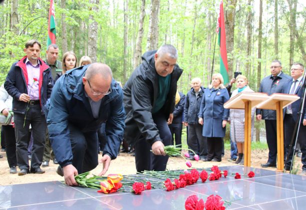 7 мая в деревне Осов открыли памятный знак в честь партизанского отряда № 45 «За Родину»