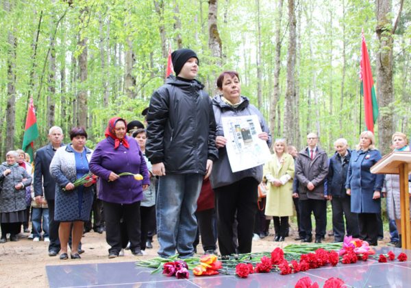 7 мая в деревне Осов открыли памятный знак в честь партизанского отряда № 45 «За Родину»