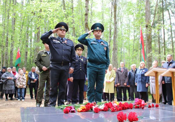 7 мая в деревне Осов открыли памятный знак в честь партизанского отряда № 45 «За Родину»