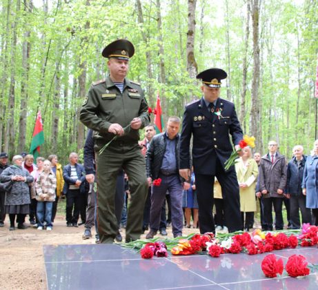 7 мая в деревне Осов открыли памятный знак в честь партизанского отряда № 45 «За Родину»