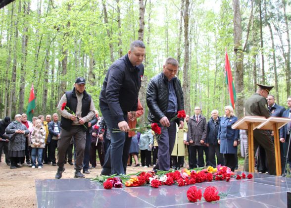 7 мая в деревне Осов открыли памятный знак в честь партизанского отряда № 45 «За Родину»