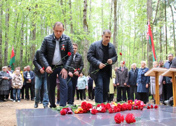 7 мая в деревне Осов открыли памятный знак в честь партизанского отряда № 45 «За Родину»