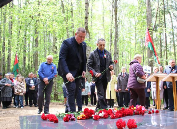 7 мая в деревне Осов открыли памятный знак в честь партизанского отряда № 45 «За Родину»