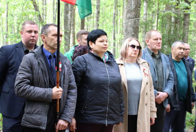 7 мая в деревне Осов открыли памятный знак в честь партизанского отряда № 45 «За Родину»