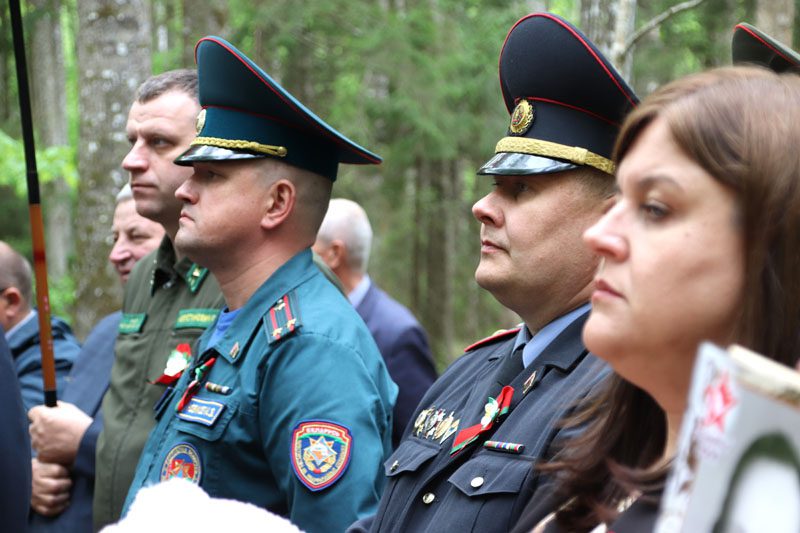 7 мая в деревне Осов открыли памятный знак в честь партизанского отряда № 45 «За Родину» 7 мая в деревне Осов открыли памятный знак в честь партизанского отряда № 45 «За Родину»