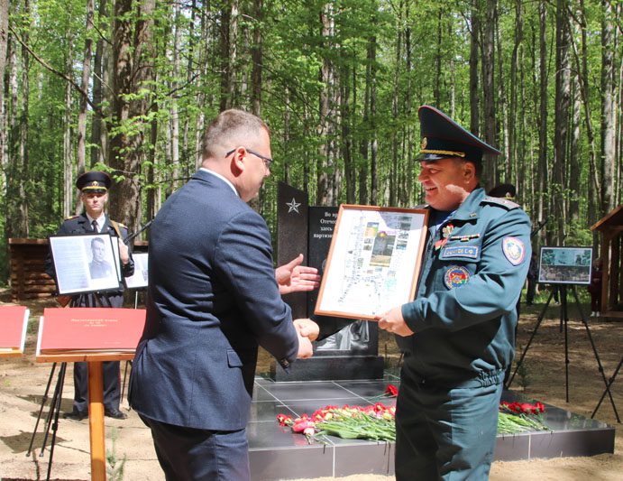 7 мая в деревне Осов открыли памятный знак в честь партизанского отряда № 45 «За Родину» 7 мая в деревне Осов открыли памятный знак в честь партизанского отряда № 45 «За Родину»