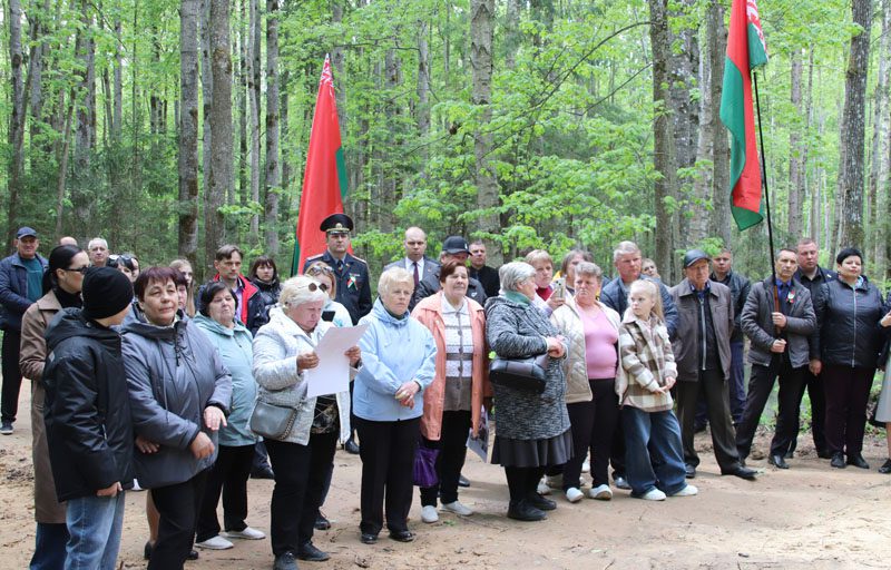 7 мая в деревне Осов открыли памятный знак в честь партизанского отряда № 45 «За Родину» 7 мая в деревне Осов открыли памятный знак в честь партизанского отряда № 45 «За Родину»