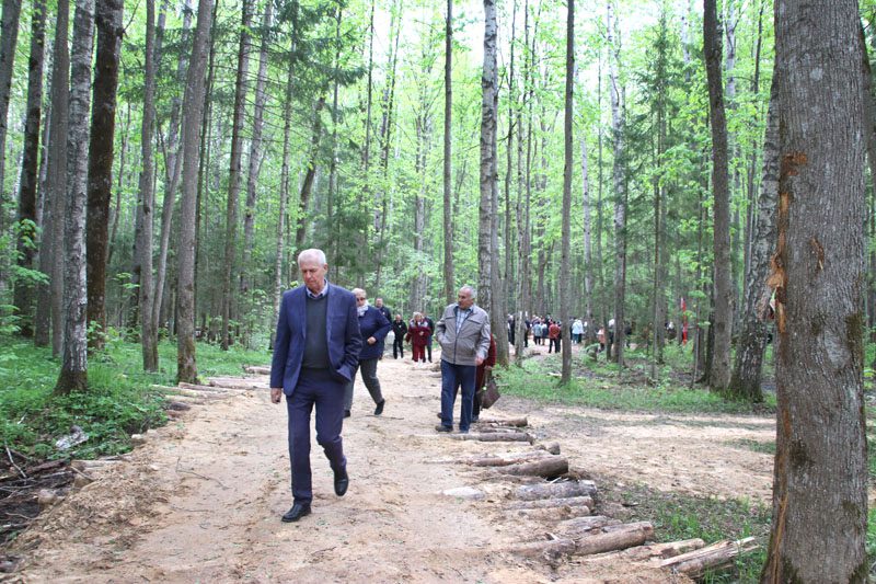 7 мая в деревне Осов открыли памятный знак в честь партизанского отряда № 45 «За Родину»