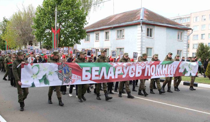 Праздничная колонна и концерт. Как в Костюковичах встретили День Победы