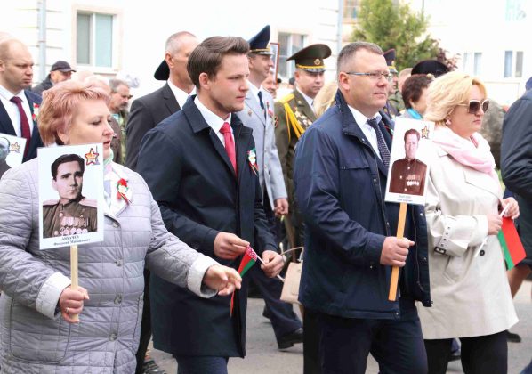 Праздничная колонна и концерт. Как в Костюковичах встретили День Победы